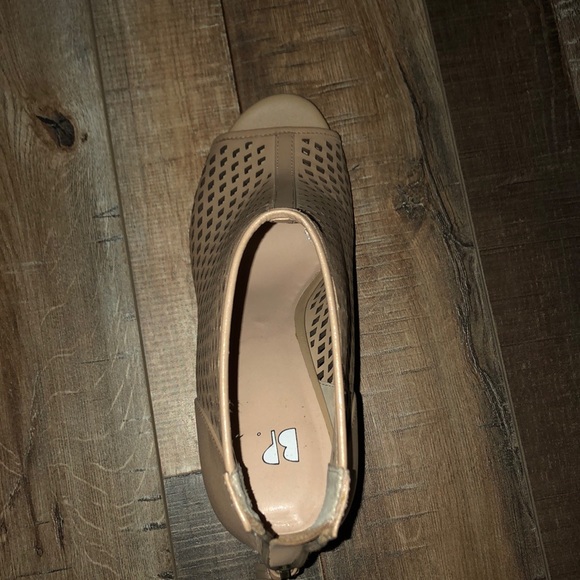 BP size 8 womens tan heels with tassel zipper - Picture 4 of 5